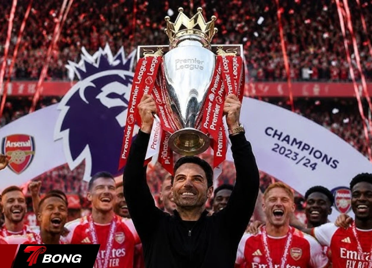 Arsenal nâng cúp vô địch trước khán đài CĐV