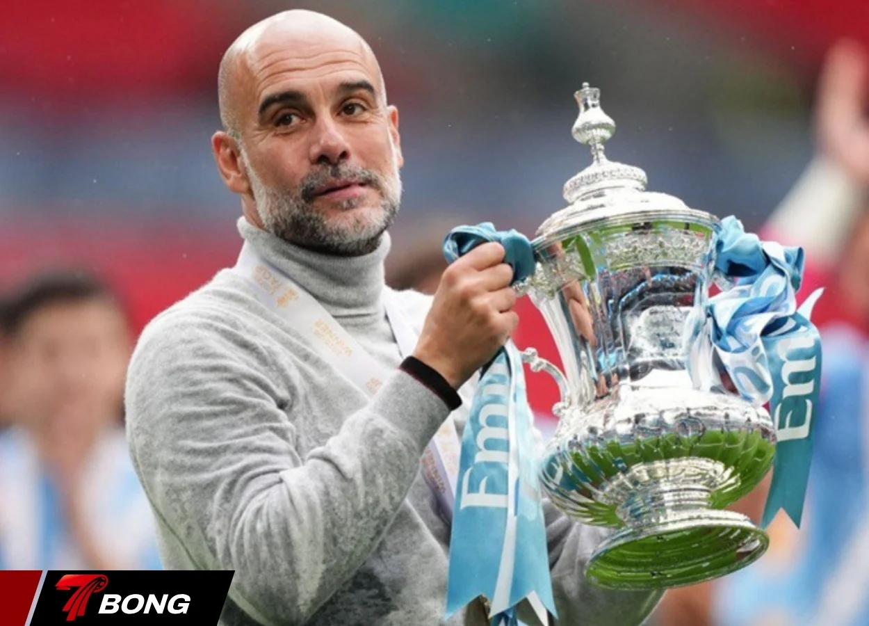 Pep ăn mừng vô địch Premier League cùng đội