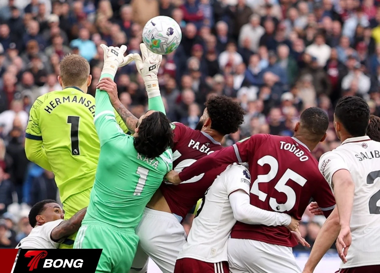 Raya cản phá xuất sắc trước West Ham