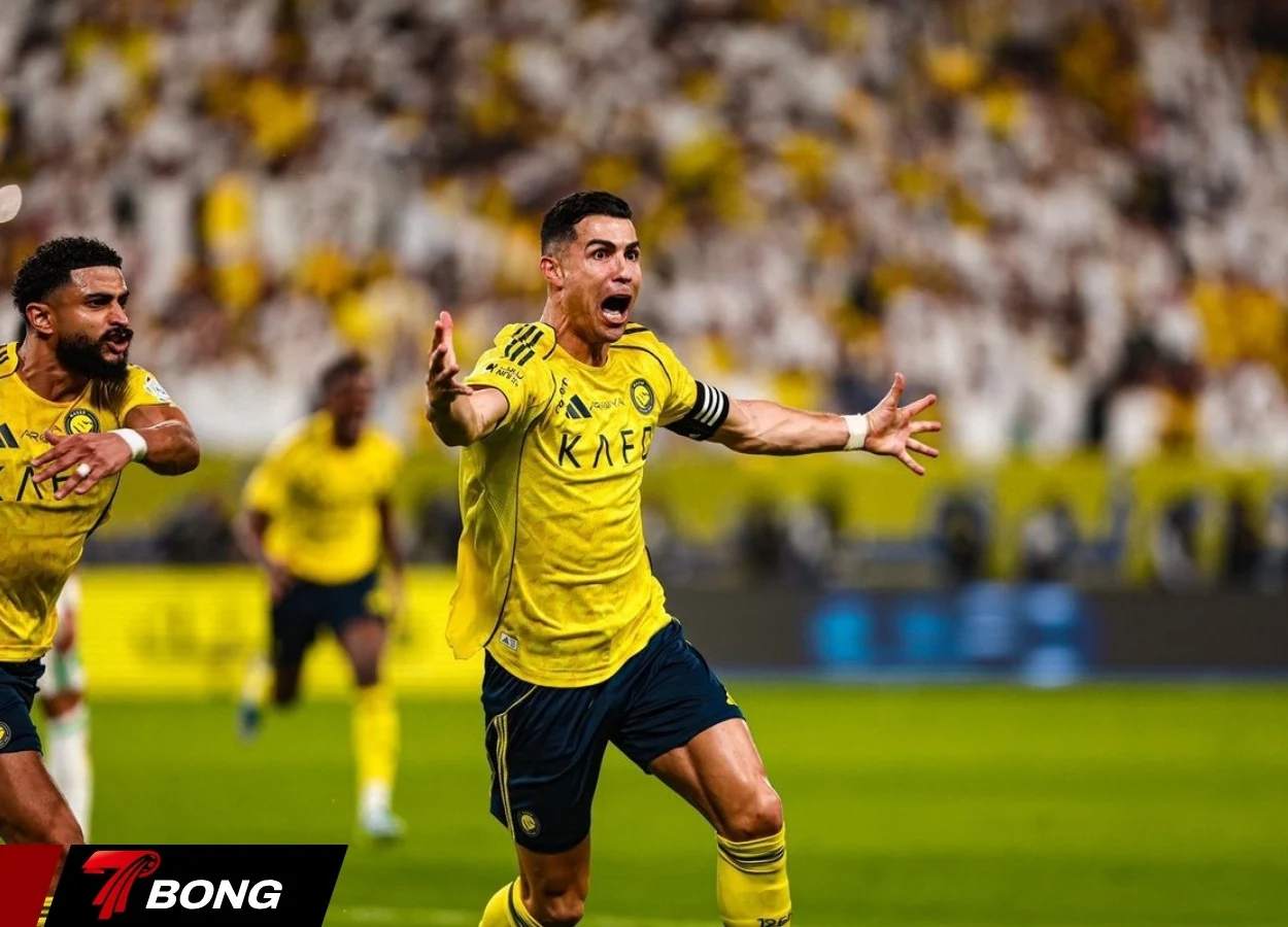 Ronaldo xô đổ hàng loạt kỷ lục lịch sử