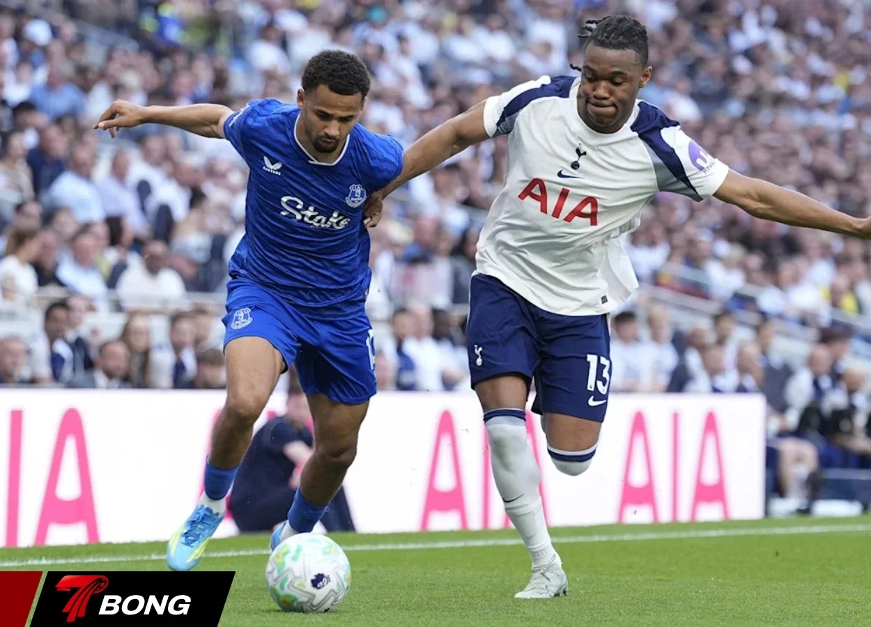 Tottenham tấn công liên tục trong hiệp đầu tiên