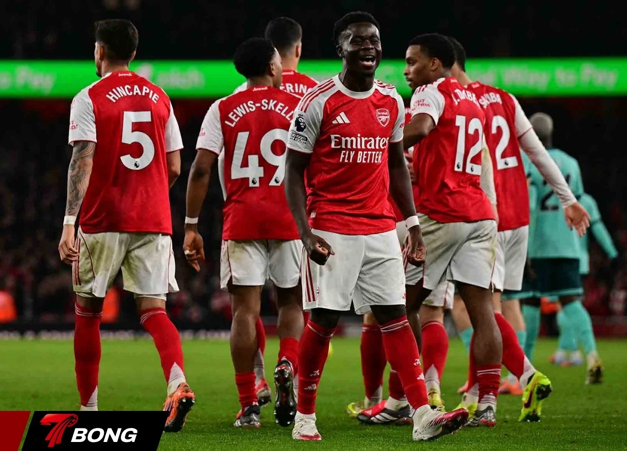 Arsenal hưởng lợi từ trận hòa