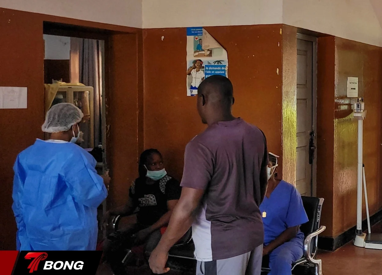 Dịch Ebola bùng phát và tối hậu thư cách ly 21 ngày
