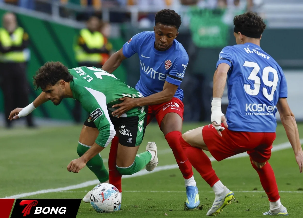 Elche chơi thiếu người từ hiệp hai