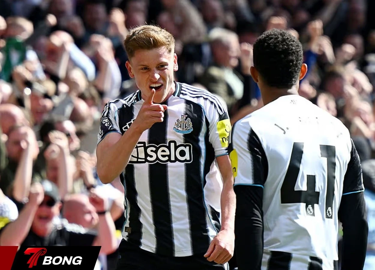Khoảnh khắc Newcastle trụ hạng Premier League