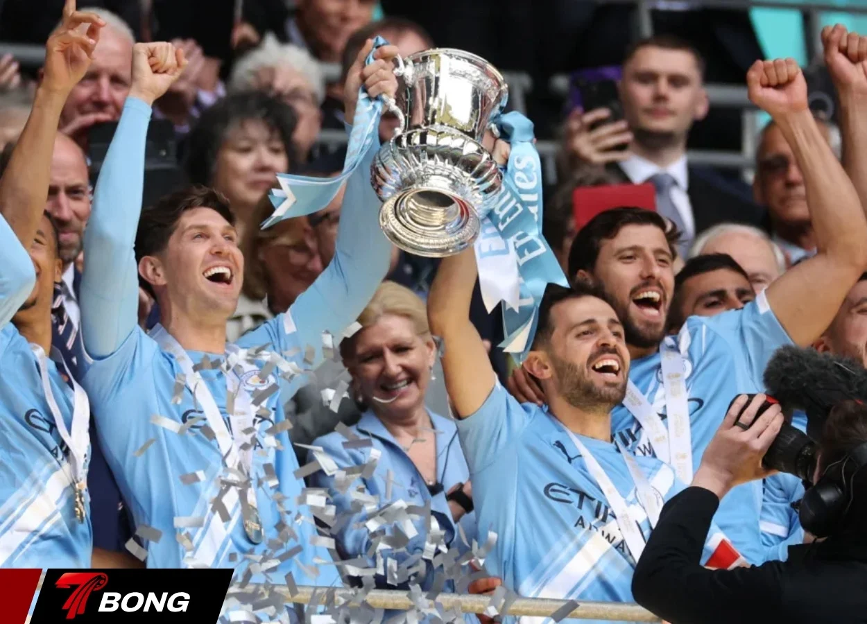 Man City nâng cao danh hiệu FA Cup
