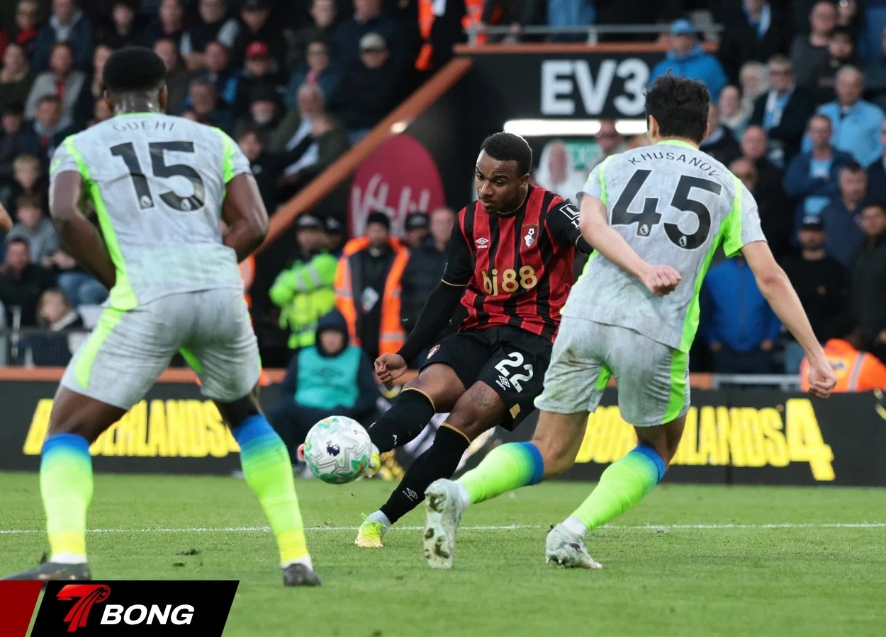 Man City nỗ lực tấn công trong trận đấu