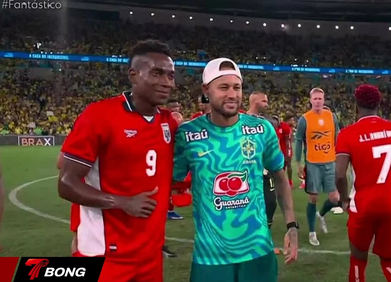 Neymar nhận yêu cầu chụp ảnh từ đội Panama