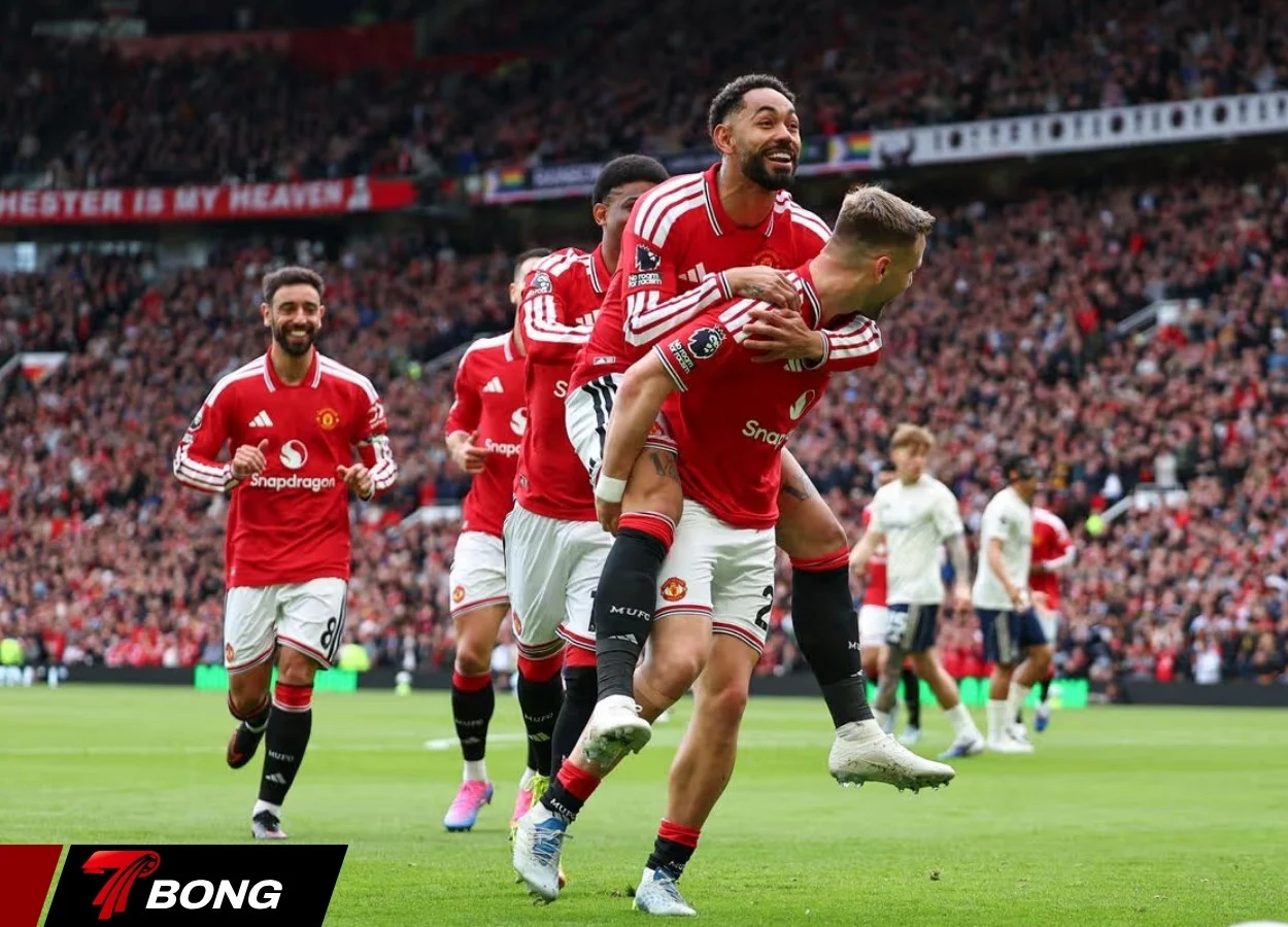 Old Trafford chứng kiến chiến thắng đầy cảm xúc