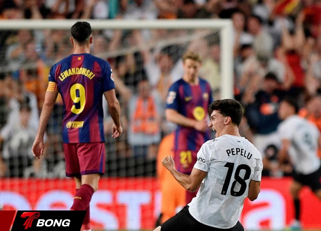 Sai lầm phòng ngự khiến Barcelona mất điểm đáng tiếc