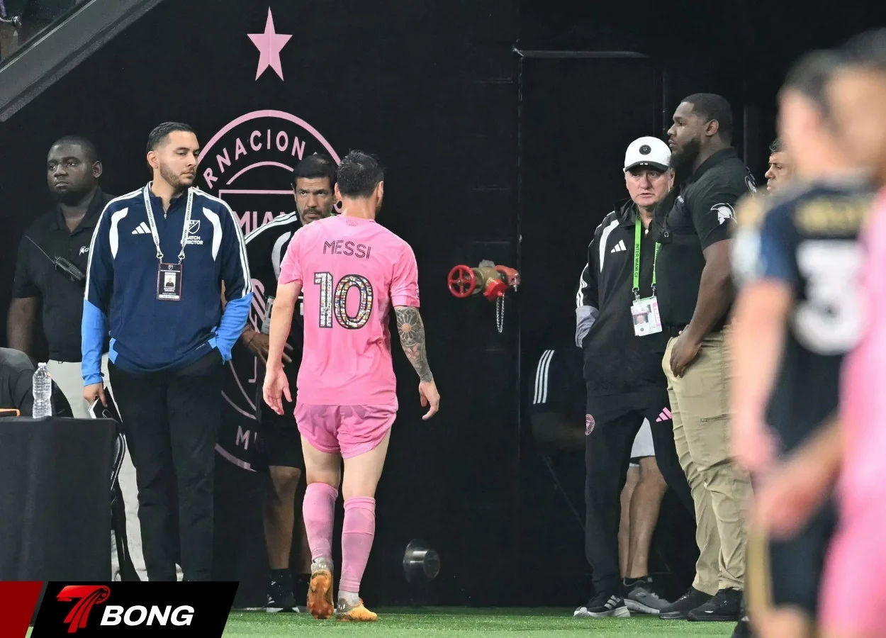 Siêu sao Messi gây lo lắng khi rời sân