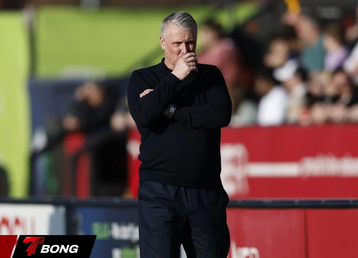 Vai trò của McClaren và dấu hỏi cho Lee Clark
