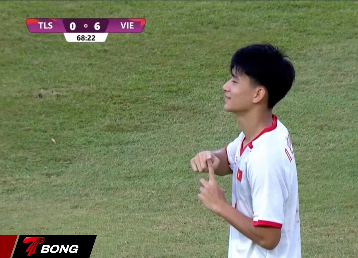 Văn Dương bùng nổ với cú hat-trick hiệp hai