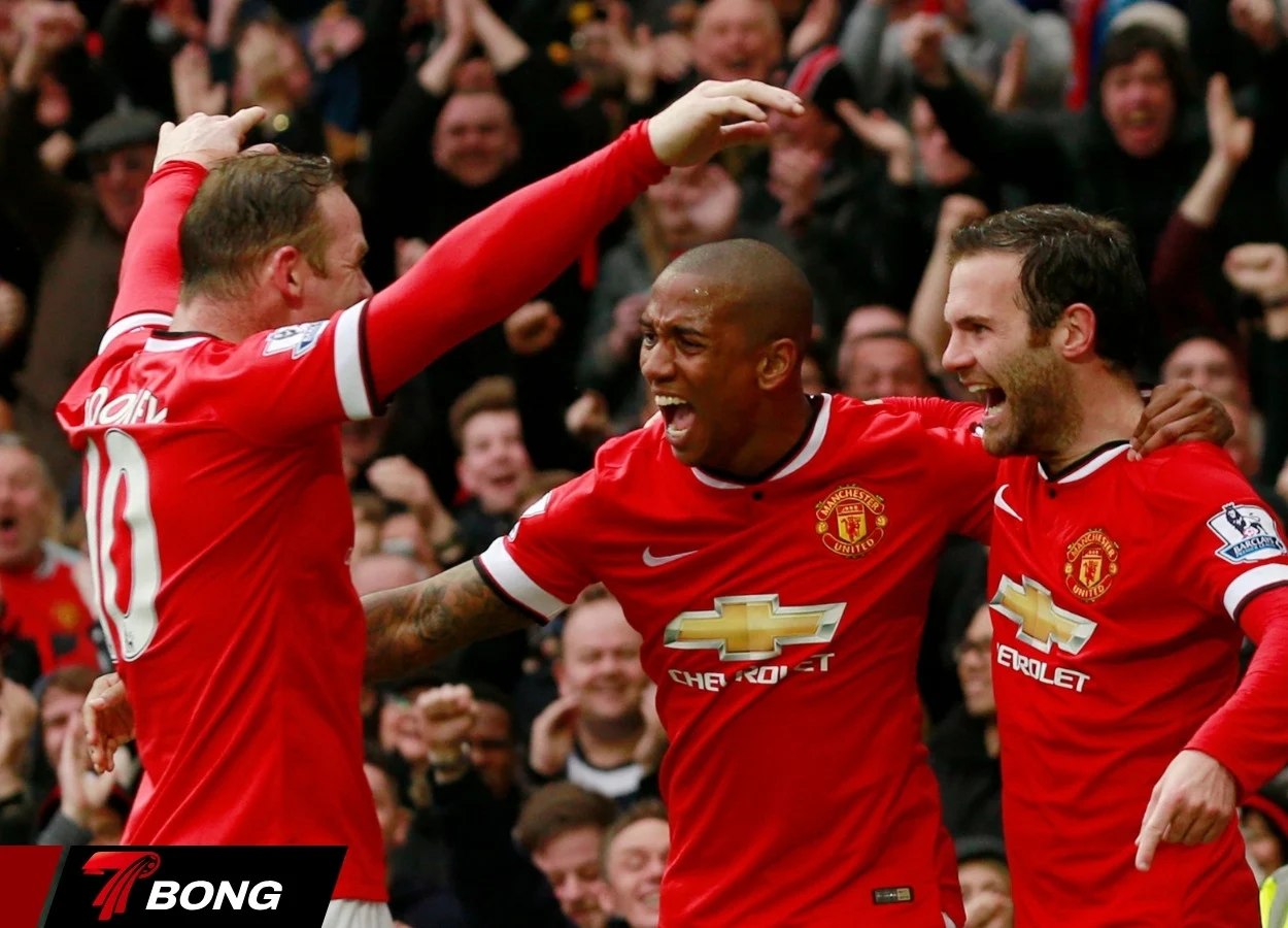 Young trong màu áo Quỷ đỏ Manchester United