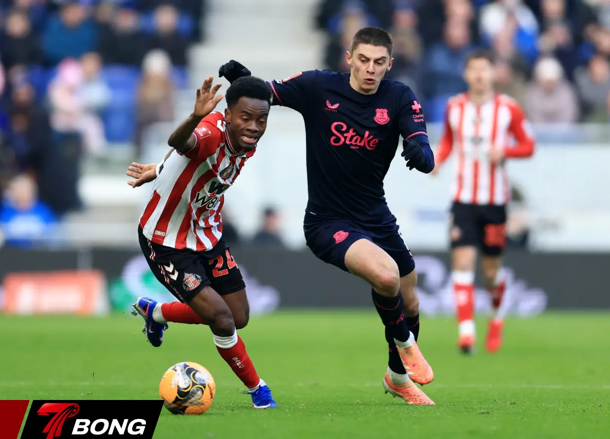 Hàng phòng ngự của Sunderland là điểm tựa để hàng công thoải mái pressing