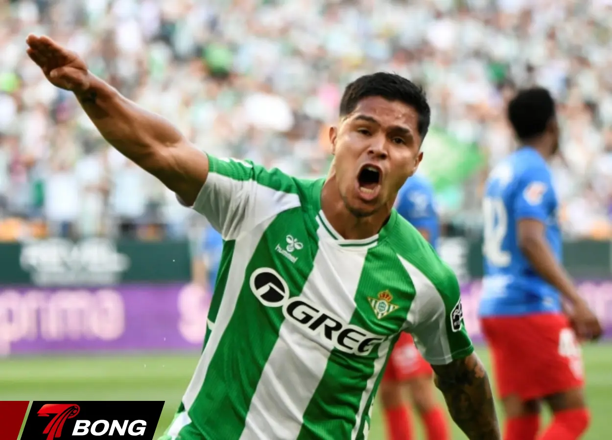 Juan Hernandez mở màn trận đấu ngay từ phút thứ 9
