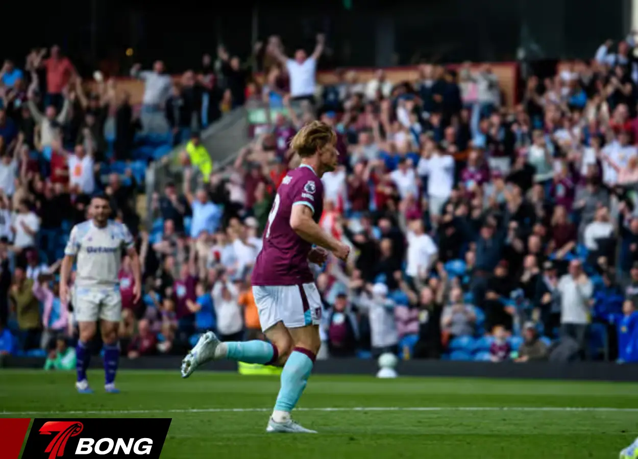 Zian Flemming là người giữ lại trận đấu cho Burnley