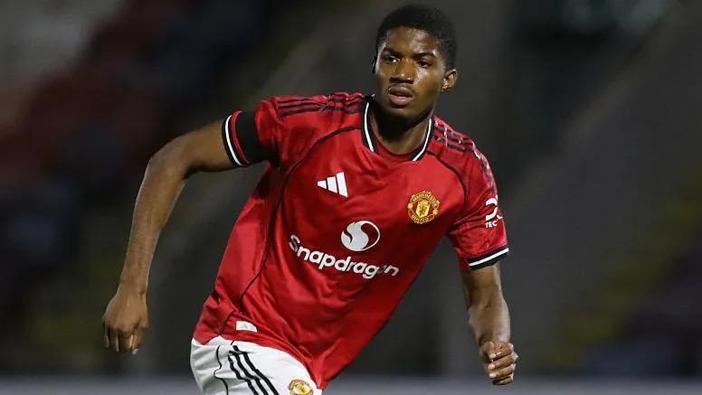 Man Utd đăng quang Cúp National League