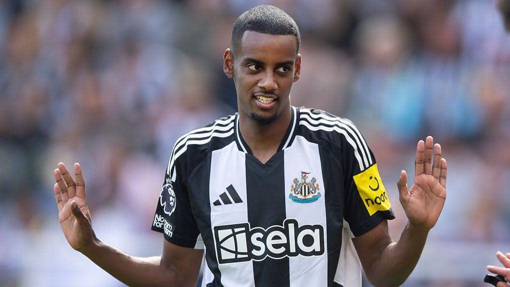 Isak gia nhập Liverpool với giá kỷ lục 125 triệu bảng tại Anh