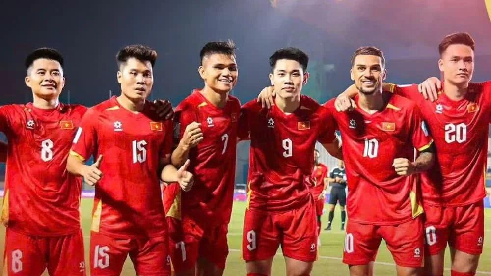 Chiếm ngôi đầu bảng B, sẵn sàng đại chiến ĐT Việt Nam