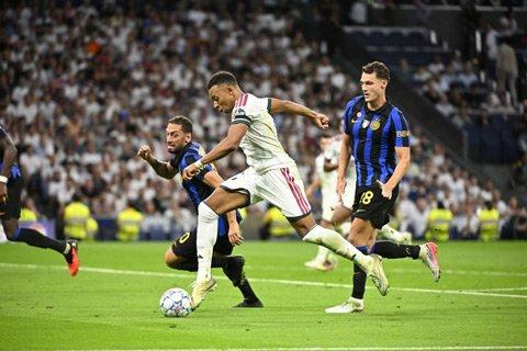 Real Madrid thắng nghẹt thở Inter Milan ngày Mourinho trở lại