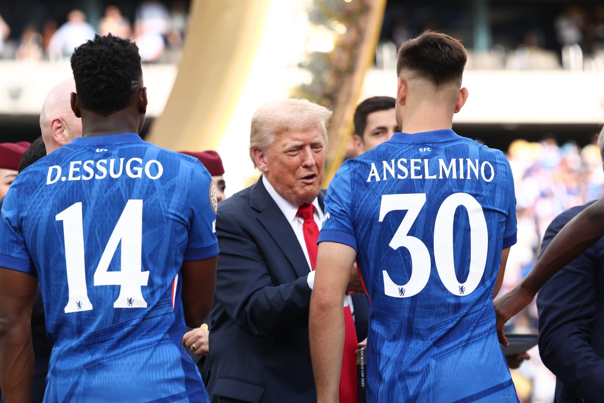 Borussia Dortmund đàm phán chiêu mộ trung vệ Chelsea Aaron Anselmino