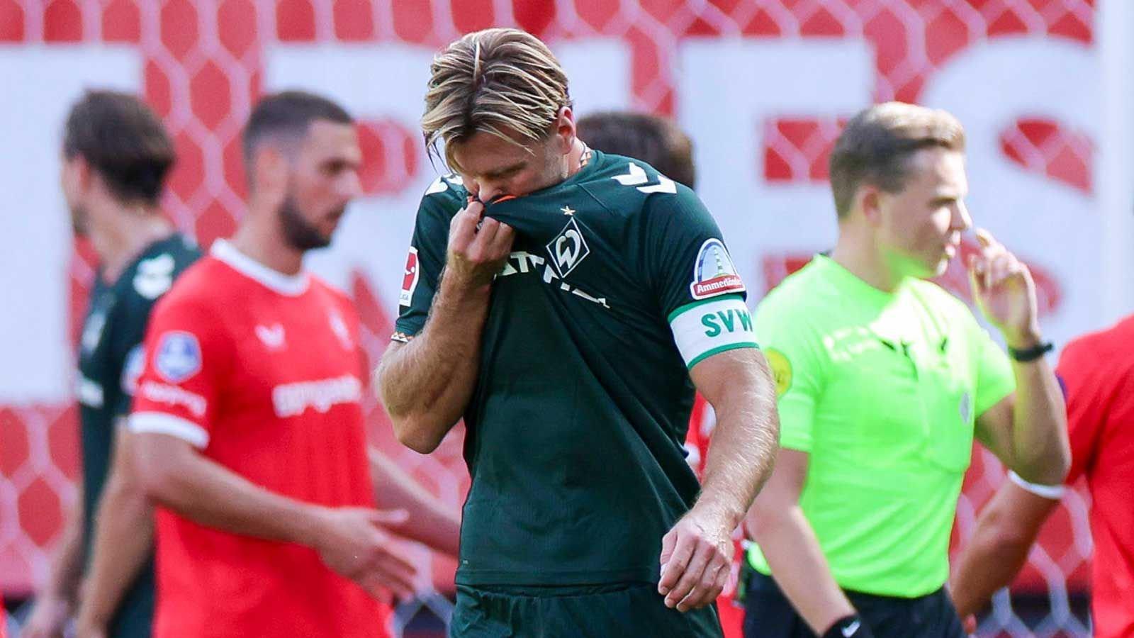 Werder Bremen thảm bại 0-7 và tổn thất lực lượng nặng nề