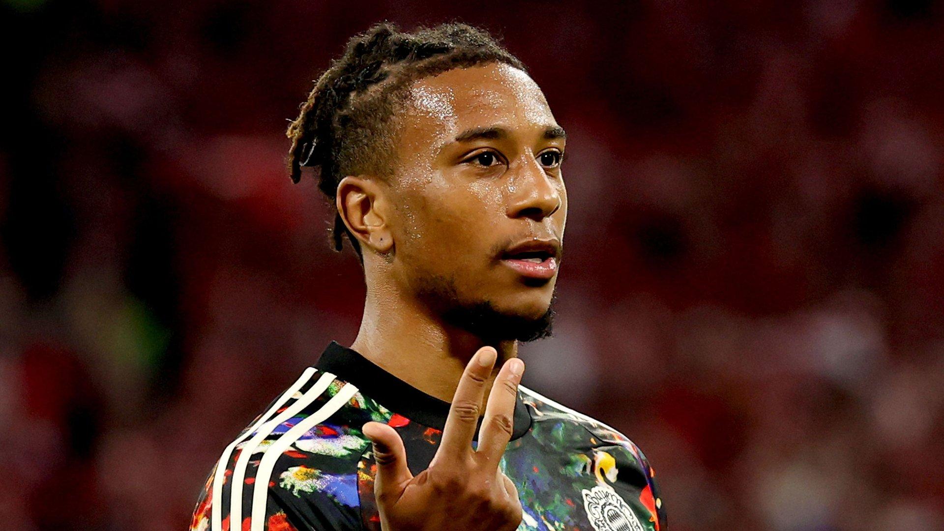 Bayern Munich phá lệ trói chân Olise trước Real Madrid