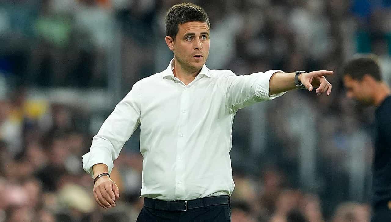 'Không có penalty' – HLV Osasuna nói Real Madrid được tặng chiến thắng