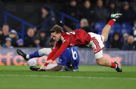 Hòa kịch tính Ipswich Town 1-1, Nottingham Forest thoát hiểm ngoạn mục