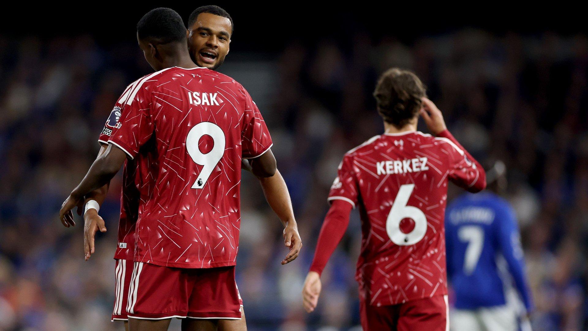 Cơn ác mộng Nations League gọi tên Gakpo và Isak