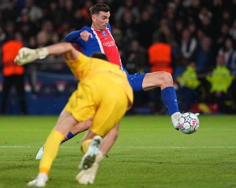 PSG cắt đứt chuỗi 11 trận toàn thắng của Barcelona