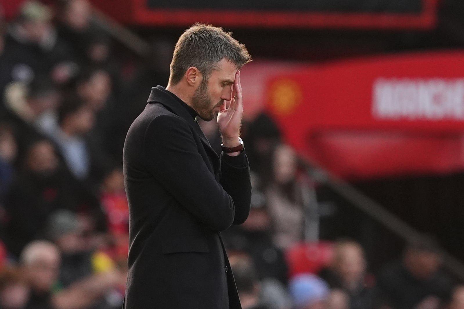 Manchester United thảm bại 0-3: Old Trafford dậy sóng, Carrick lung lay ghế nóng