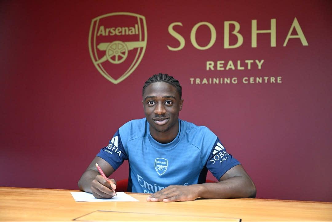 Tiền vệ cánh Arsenal gia hạn hợp đồng giữa lúc lóe lên khả năng cho mượn