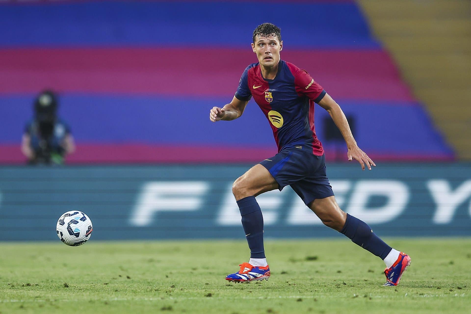 Hậu vệ Barcelona muốn ở lại nhưng sẵn sàng chuyển sang Premier League hoặc Serie A