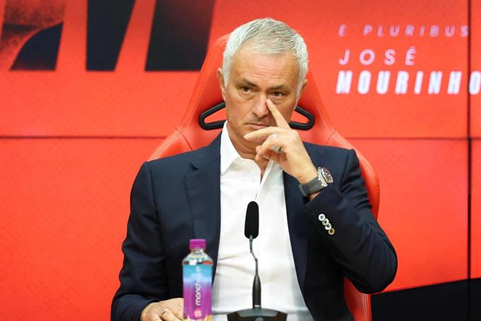 Mourinho ngồi ghế nóng: Sẵn sàng kích nổ ‘quả bom’ mới