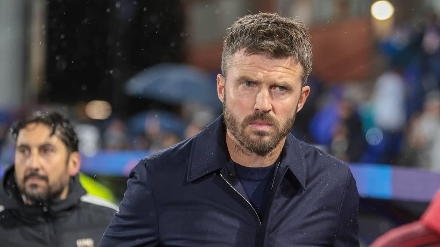 MU tìm người thế chỗ Michael Carrick và đại dự án sân 100.000 chỗ