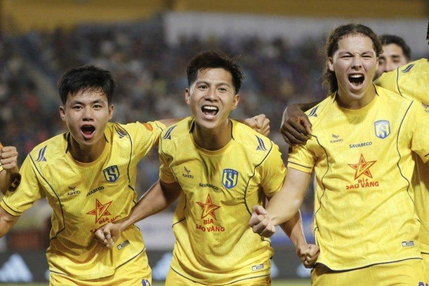Cơ hội bứt phá cho nhóm bám đuổi và tân binh