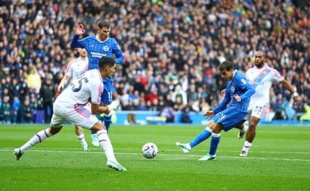Brighton hủy diệt kình địch, Chelsea thắng lớn nhưng trả giá đắt