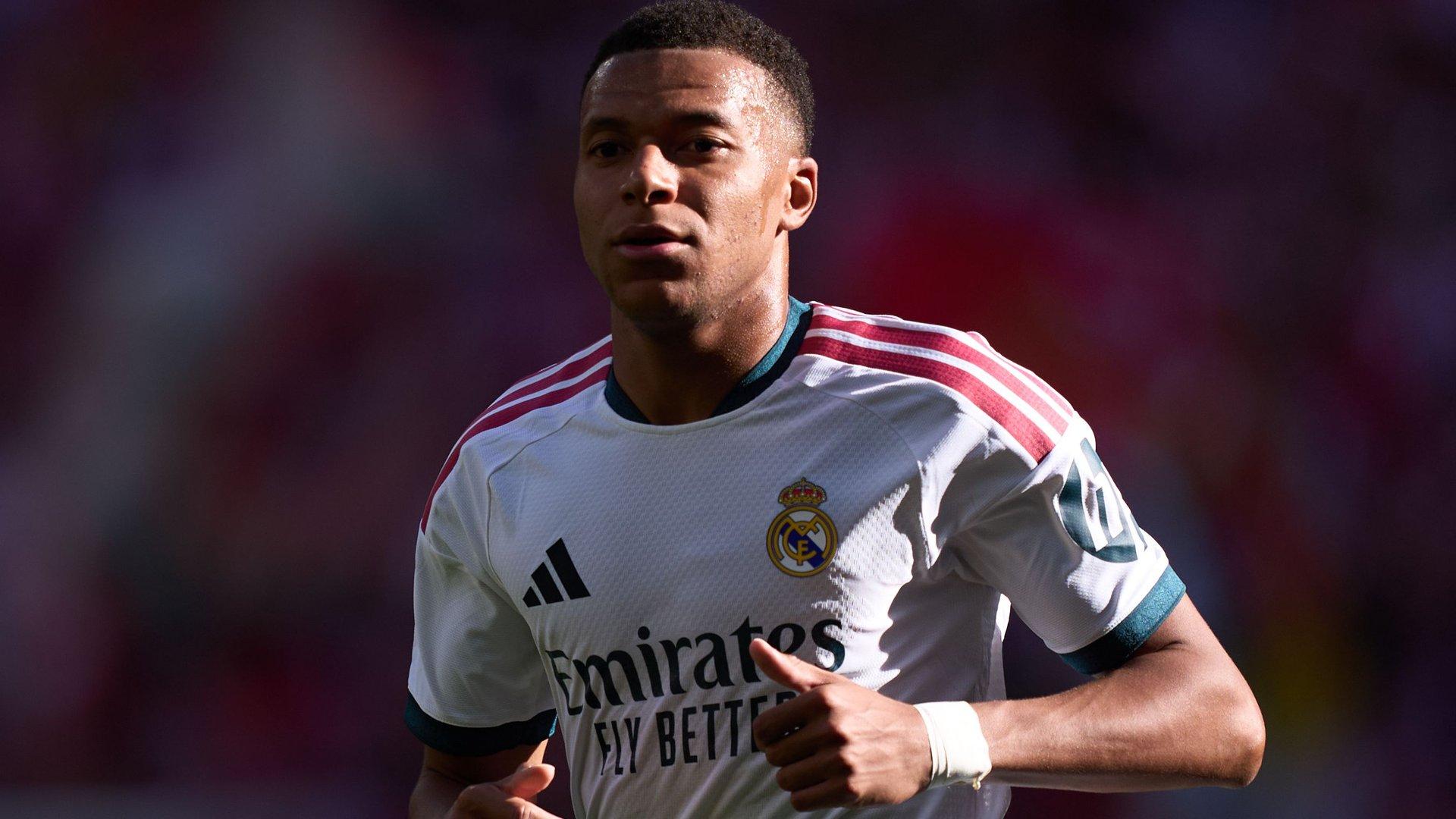 Mbappe trở lại tập luyện, sẵn sàng cùng Real bám đuổi Barca
