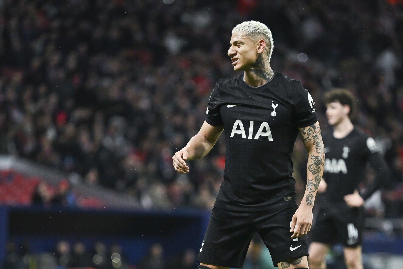 Bế tắc pháp lý và quyết định bán tháo của Tottenham