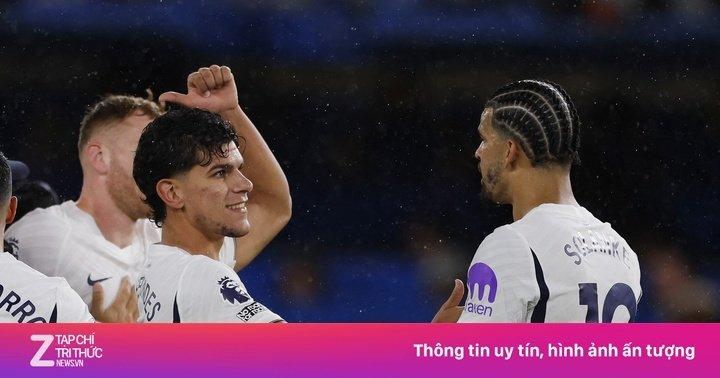 Tottenham thắng lịch sử 2-0 ngay tại Stamford Bridge của Chelsea