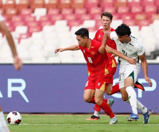 ĐT Việt Nam ngược dòng hạ Pakistan 4-2 đầy kịch tính