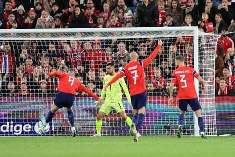 Erling Haaland phá kỷ lục lịch sử của Ibrahimovic