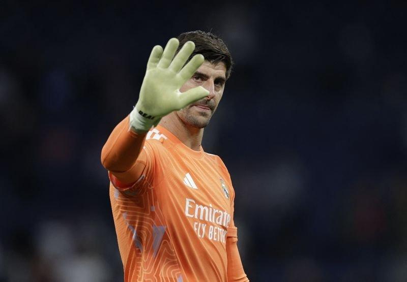 Courtois bất ngờ lỡ El Clasico vì cúm