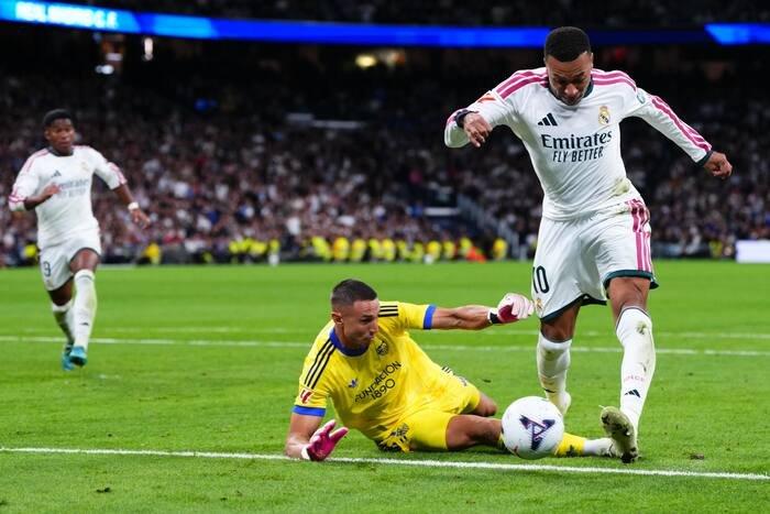 Kylian Mbappé bùng nổ gánh vác hàng công Real Madrid