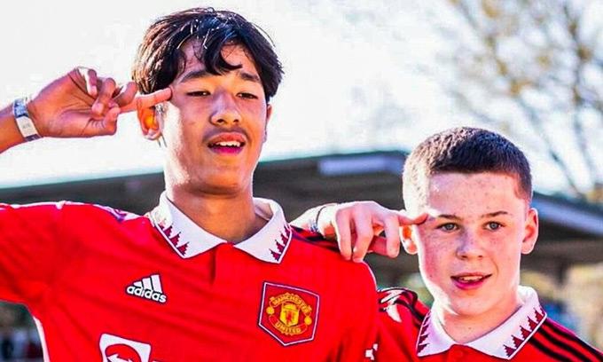 Cầu thủ Việt kiều gây chú ý khi nhận học bổng từ Manchester United