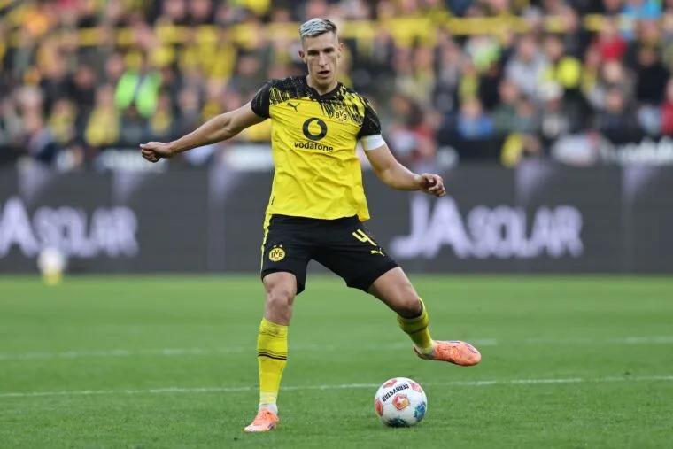 Bayern Munich thăm dò khả năng chiêu mộ hậu vệ được săn đón của Dortmund, Nico Schlotterbeck