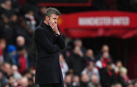 Manchester United thảm bại 0-3: Carrick lung lay dữ dội