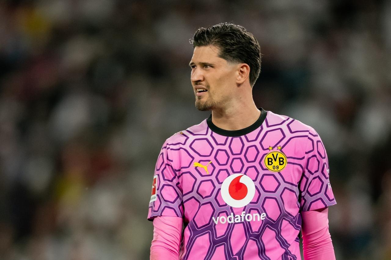Gregor Kobel cam kết tương lai bất chấp tin đồn Newcastle